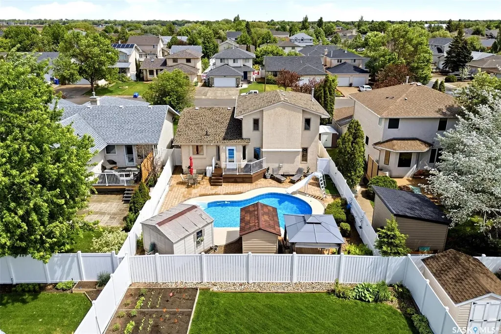 412 Fairway Road N Regina SK S4Y 1A1