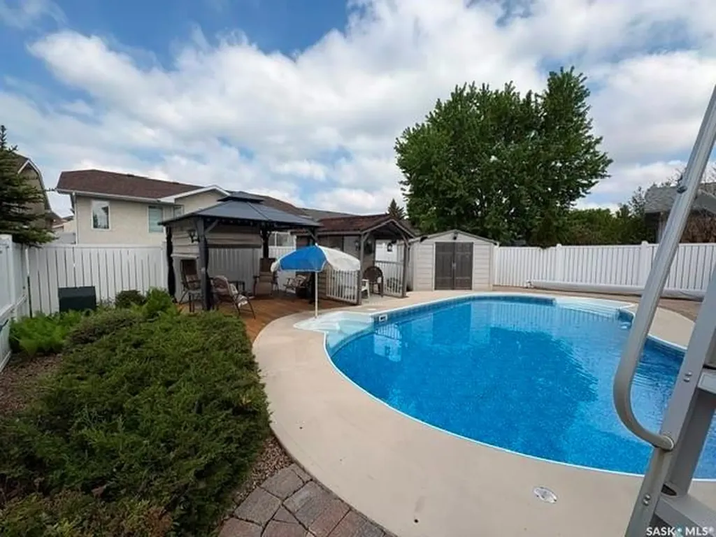 412 Fairway Road N Regina SK S4Y 1A1