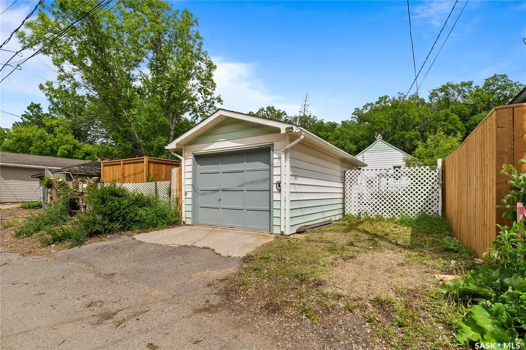 1954 Athol Street Regina SK S4T 3E3