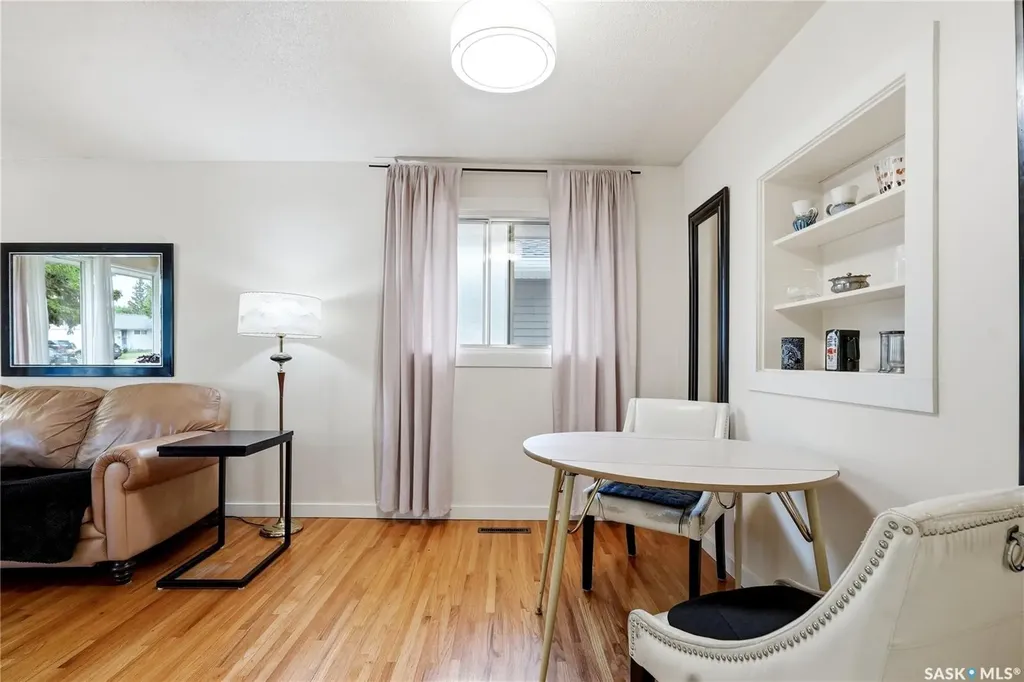 2321 Munroe Avenue S Saskatoon SK S7J 1S4