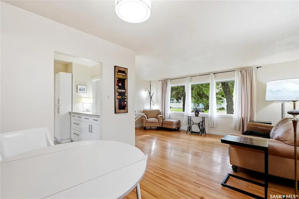 2321 Munroe Avenue S Saskatoon SK S7J 1S4