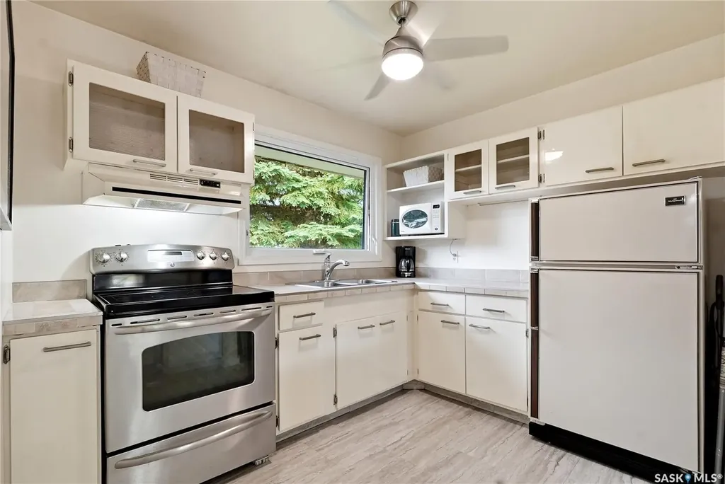 2321 Munroe Avenue S Saskatoon SK S7J 1S4