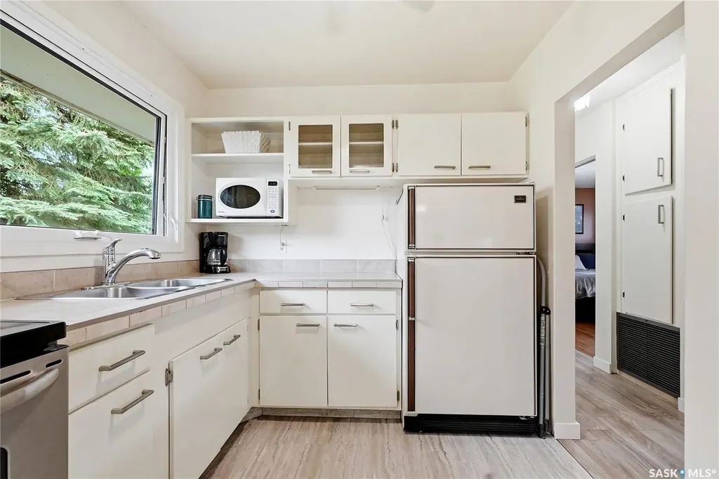 2321 Munroe Avenue S Saskatoon SK S7J 1S4