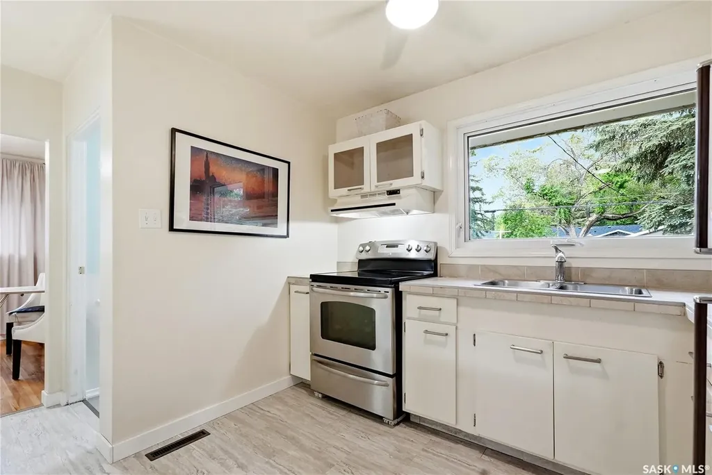 2321 Munroe Avenue S Saskatoon SK S7J 1S4
