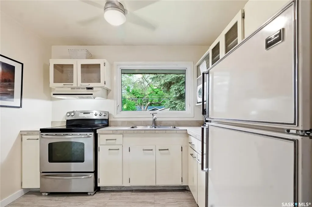 2321 Munroe Avenue S Saskatoon SK S7J 1S4