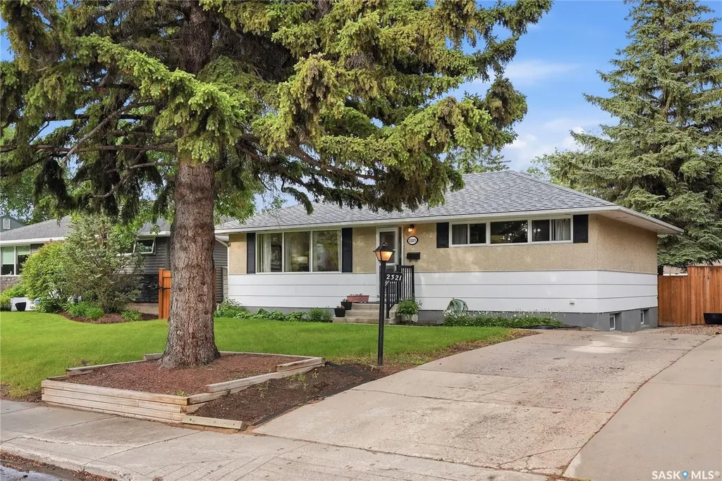 2321 Munroe Avenue S Saskatoon SK S7J 1S4
