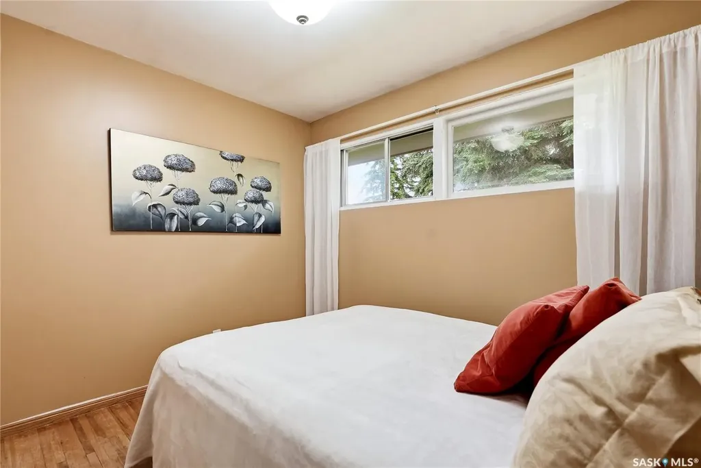 2321 Munroe Avenue S Saskatoon SK S7J 1S4