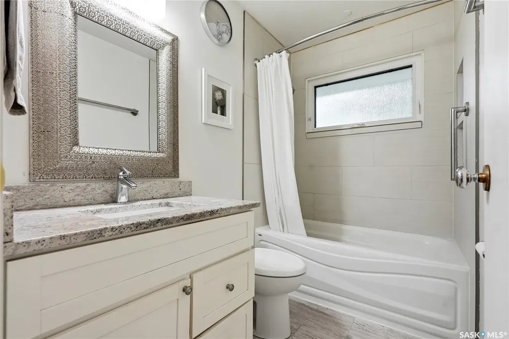 2321 Munroe Avenue S Saskatoon SK S7J 1S4