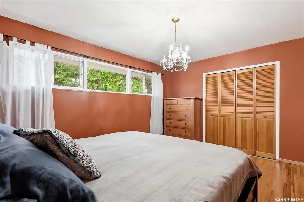 2321 Munroe Avenue S Saskatoon SK S7J 1S4