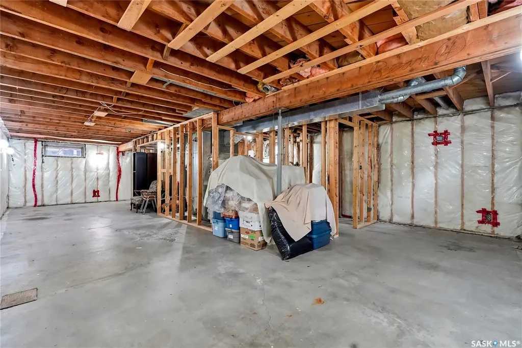 2321 Munroe Avenue S Saskatoon SK S7J 1S4