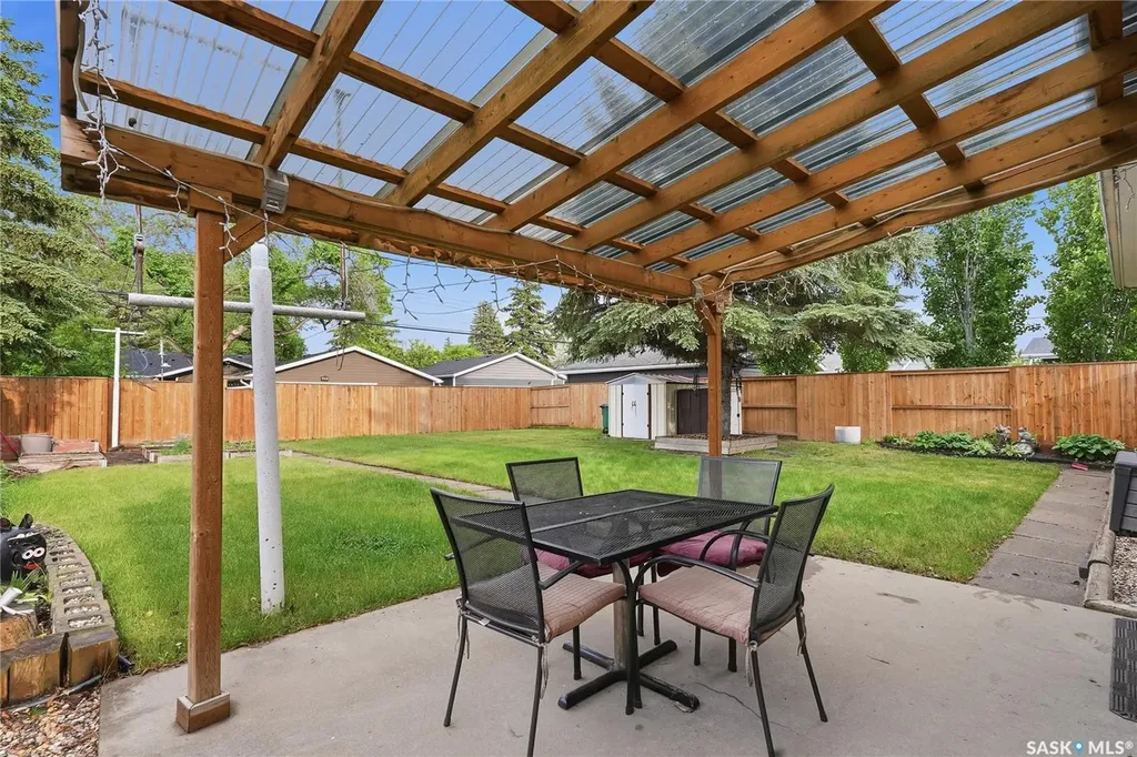 2321 Munroe Avenue S Saskatoon SK S7J 1S4