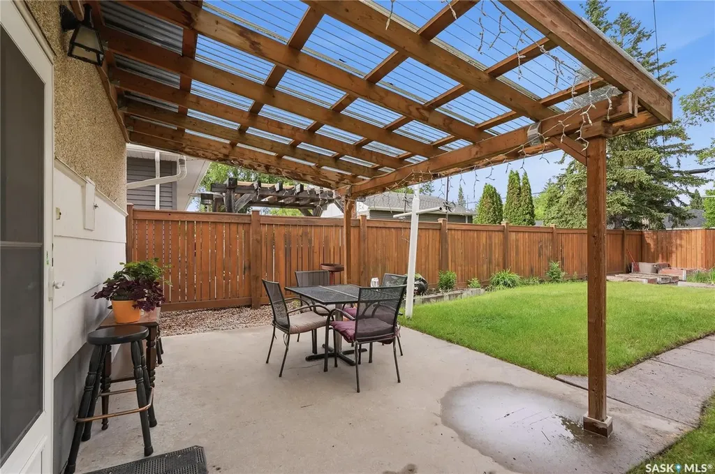 2321 Munroe Avenue S Saskatoon SK S7J 1S4
