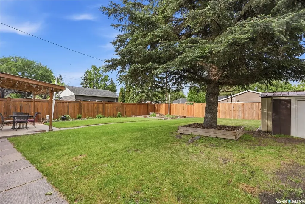 2321 Munroe Avenue S Saskatoon SK S7J 1S4