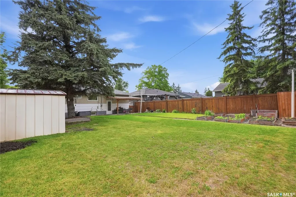 2321 Munroe Avenue S Saskatoon SK S7J 1S4