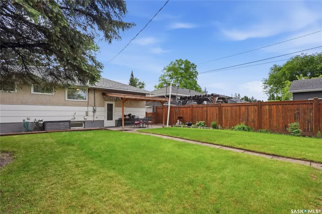 2321 Munroe Avenue S Saskatoon SK S7J 1S4