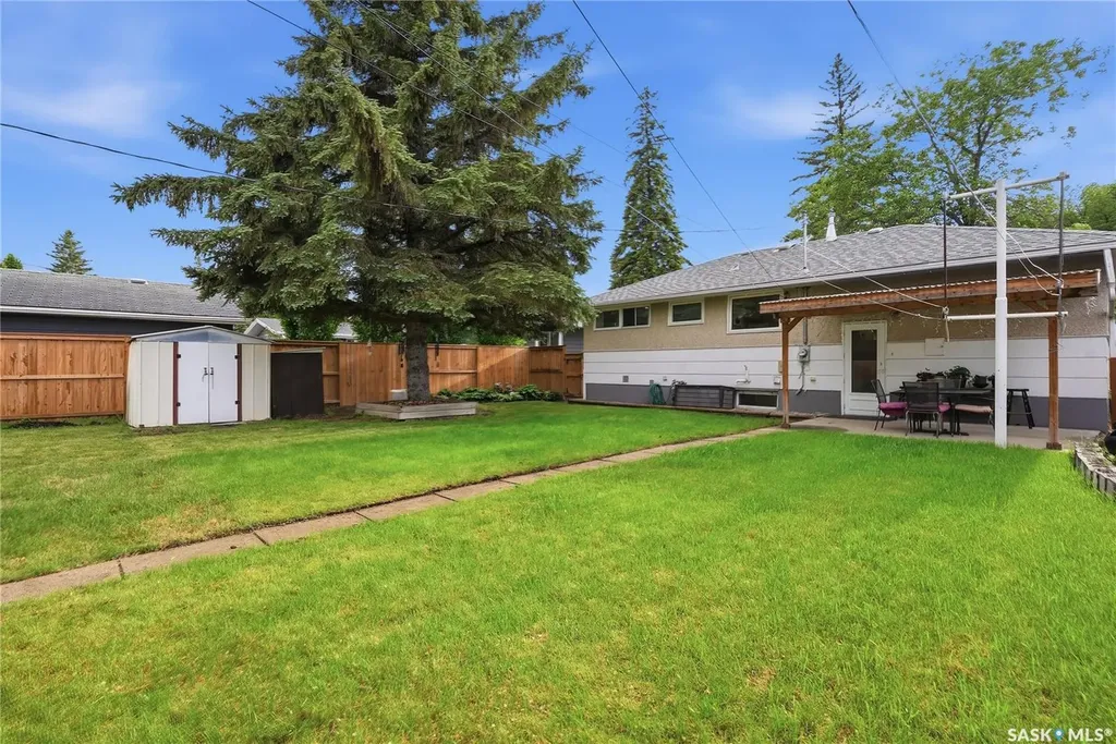 2321 Munroe Avenue S Saskatoon SK S7J 1S4