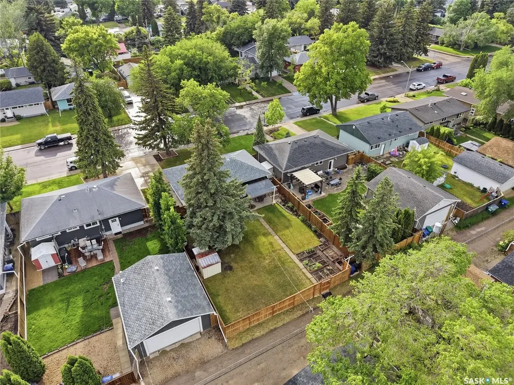 2321 Munroe Avenue S Saskatoon SK S7J 1S4