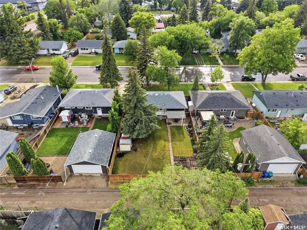 2321 Munroe Avenue S Saskatoon SK S7J 1S4
