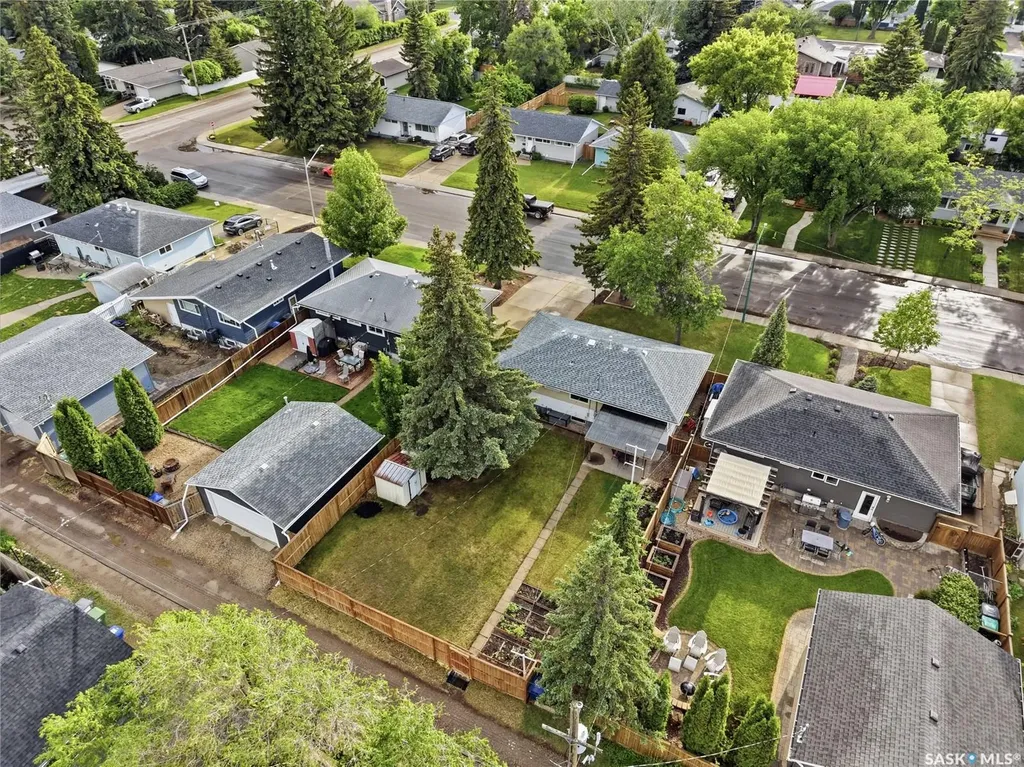 2321 Munroe Avenue S Saskatoon SK S7J 1S4