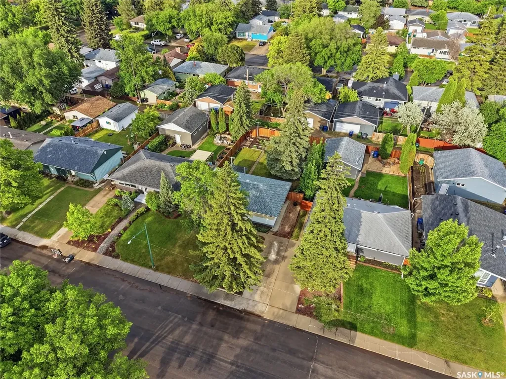 2321 Munroe Avenue S Saskatoon SK S7J 1S4