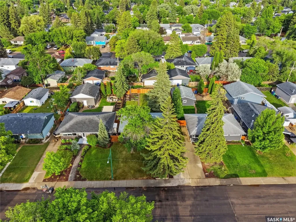 2321 Munroe Avenue S Saskatoon SK S7J 1S4