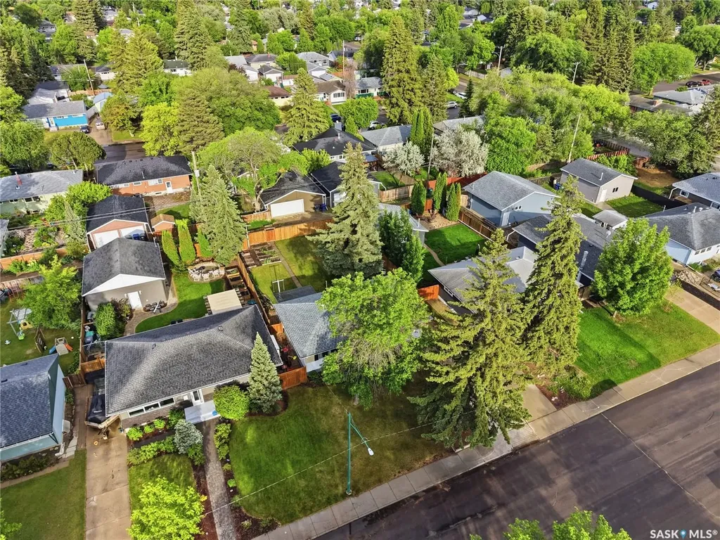 2321 Munroe Avenue S Saskatoon SK S7J 1S4