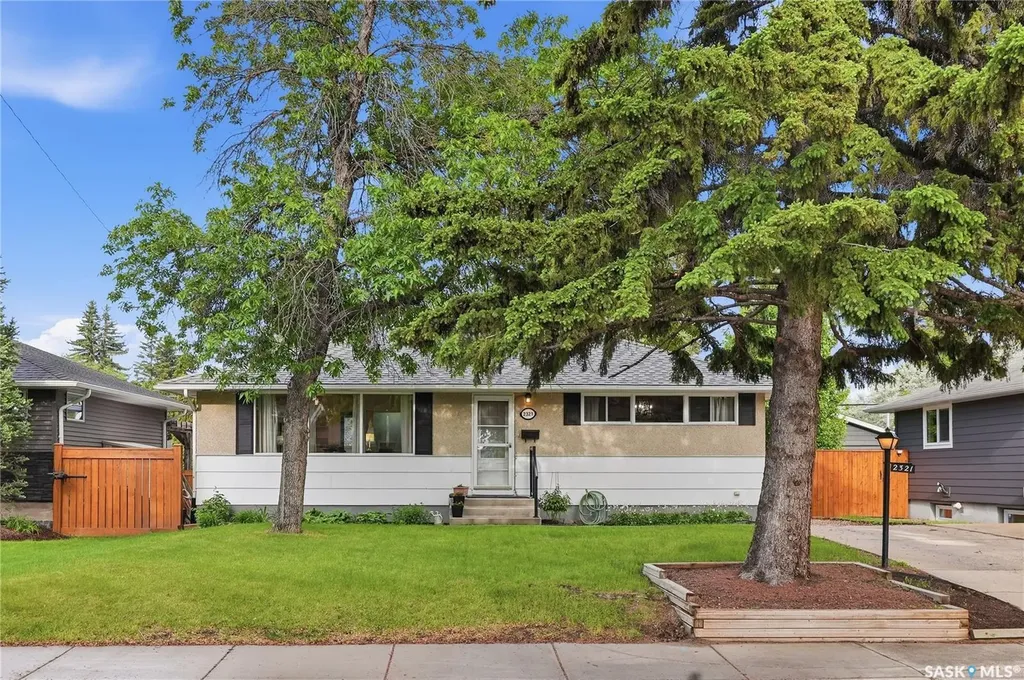 2321 Munroe Avenue S Saskatoon SK S7J 1S4