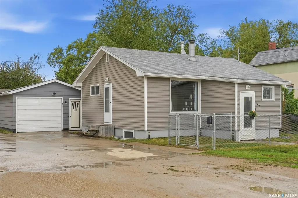 27 2nd Avenue Clavet SK S0K 0Y0