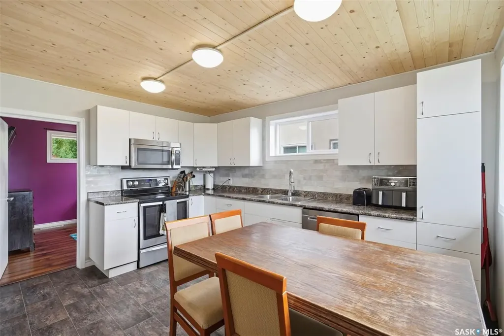 27 2nd Avenue Clavet SK S0K 0Y0