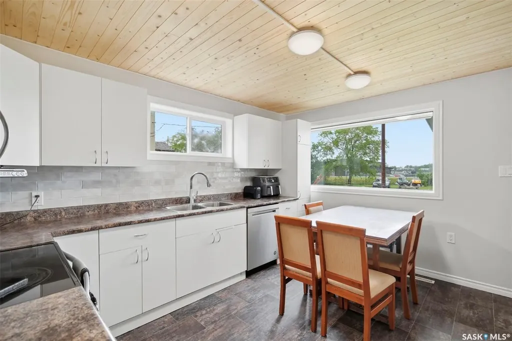 27 2nd Avenue Clavet SK S0K 0Y0