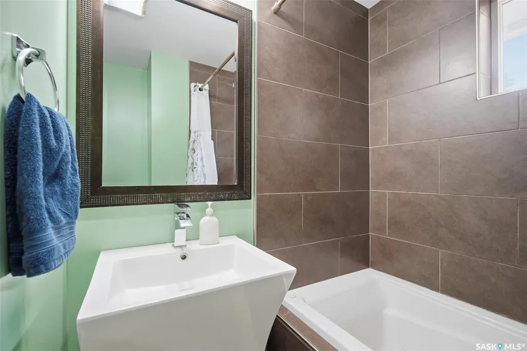 27 2nd Avenue Clavet SK S0K 0Y0