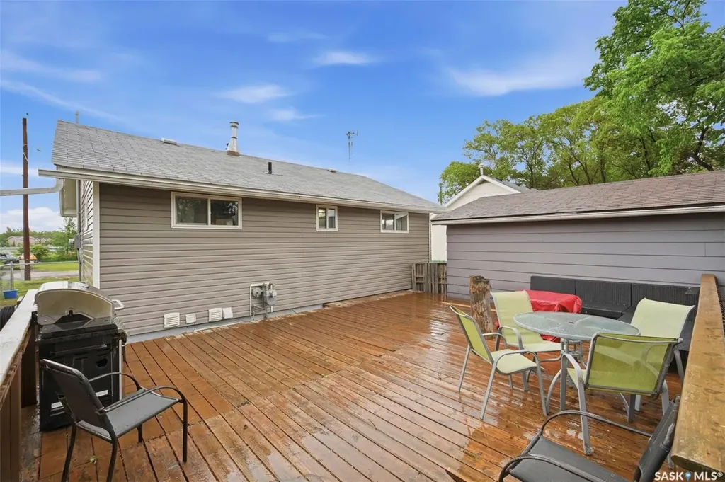 27 2nd Avenue Clavet SK S0K 0Y0