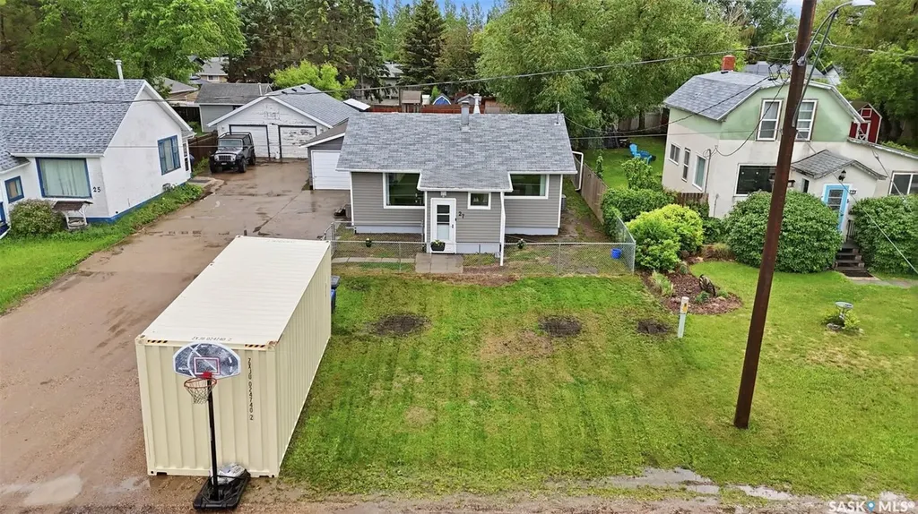 27 2nd Avenue Clavet SK S0K 0Y0