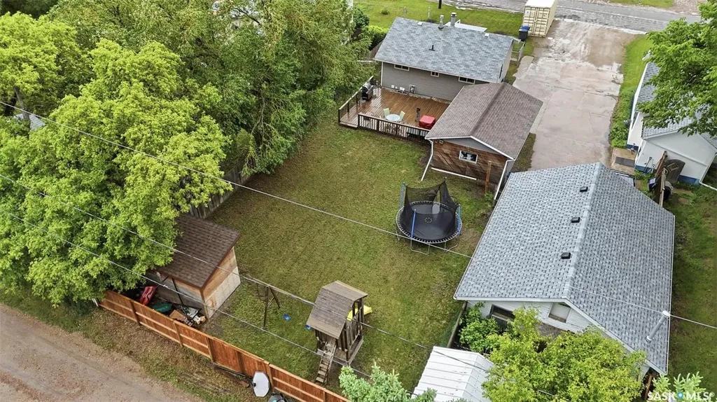 27 2nd Avenue Clavet SK S0K 0Y0