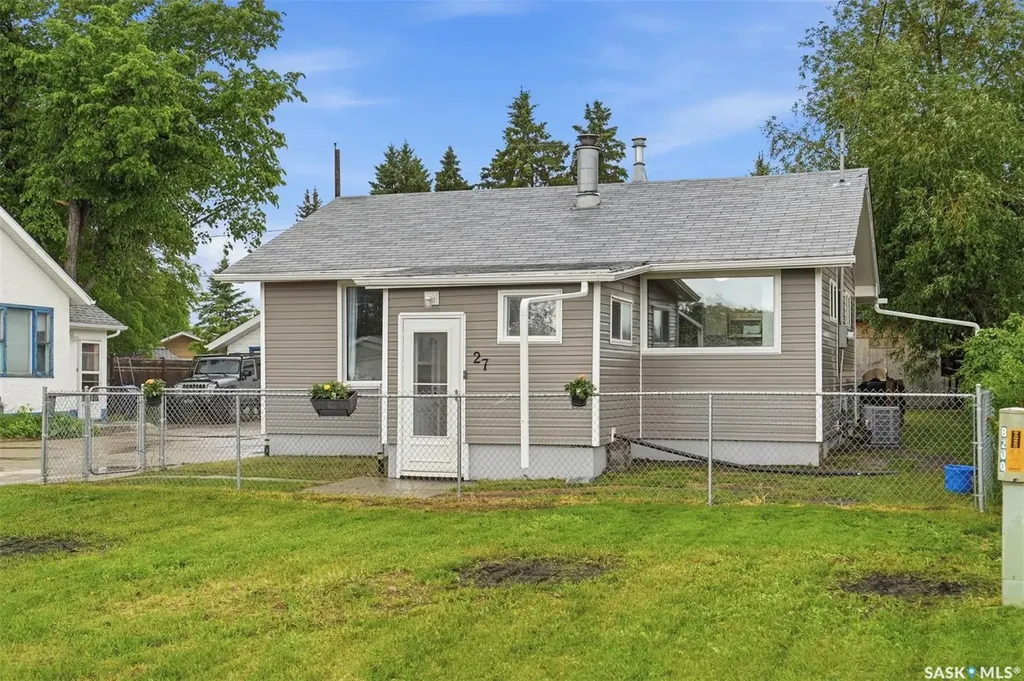 27 2nd Avenue Clavet SK S0K 0Y0
