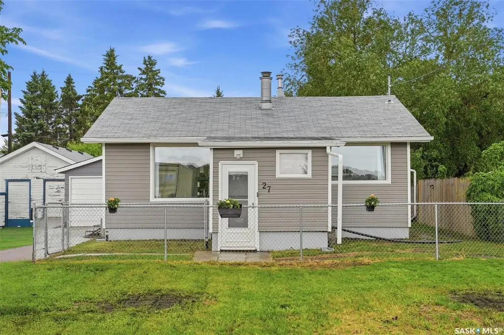 27 2nd Avenue Clavet SK S0K 0Y0