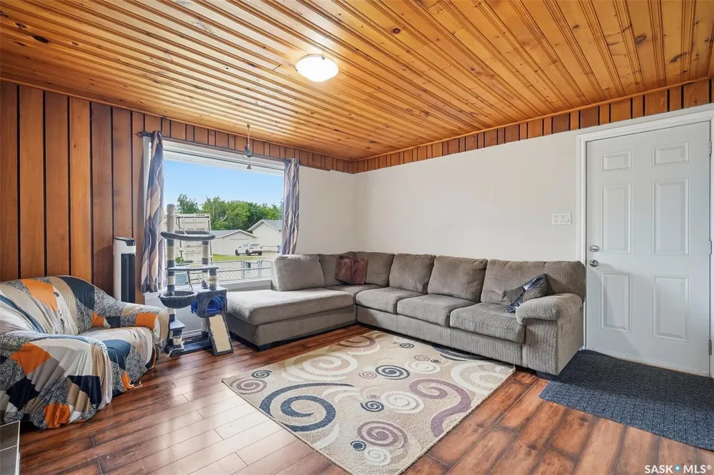 27 2nd Avenue Clavet SK S0K 0Y0