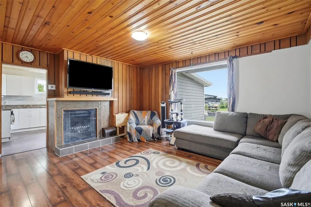 27 2nd Avenue Clavet SK S0K 0Y0