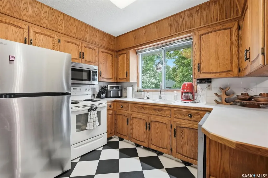 30 Riel Crescent Saskatoon SK S7J 2W6