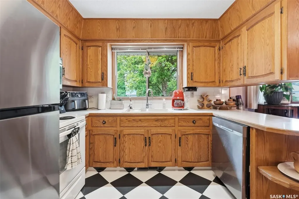 30 Riel Crescent Saskatoon SK S7J 2W6