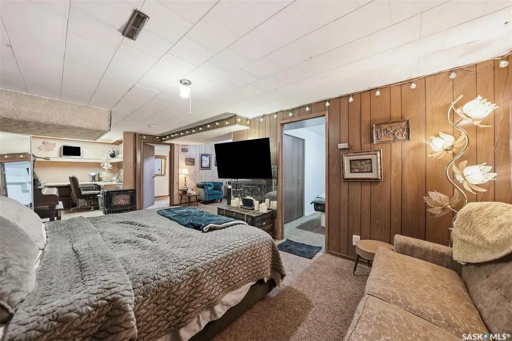 30 Riel Crescent Saskatoon SK S7J 2W6