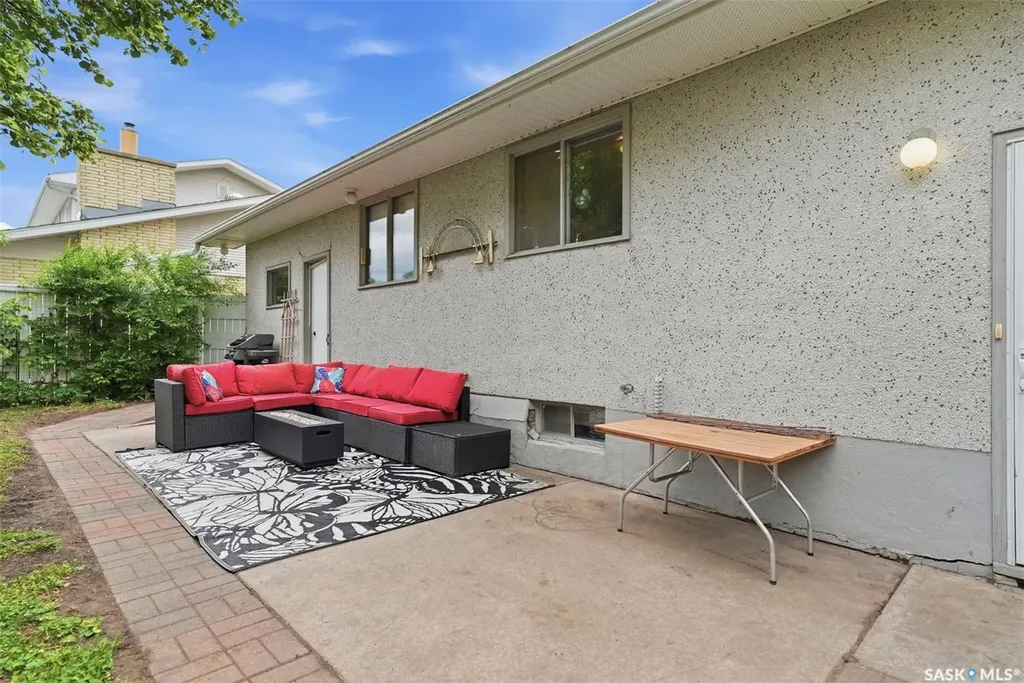 30 Riel Crescent Saskatoon SK S7J 2W6