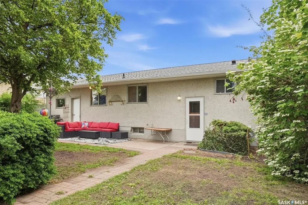 30 Riel Crescent Saskatoon SK S7J 2W6