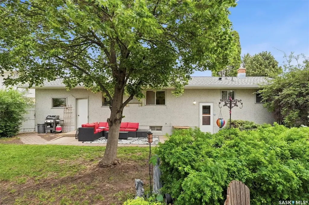 30 Riel Crescent Saskatoon SK S7J 2W6