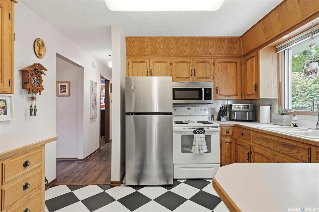 30 Riel Crescent Saskatoon SK S7J 2W6