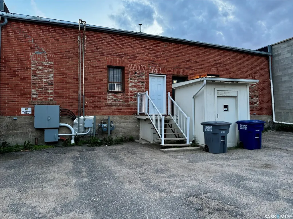 329 Central Avenue N Swift Current SK S9H 0L5