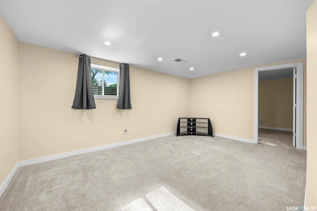 1324 Forget Street Regina SK S4T 4Y1