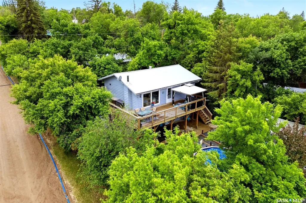 1207 5th Avenue Regina Beach SK S0G 4C0