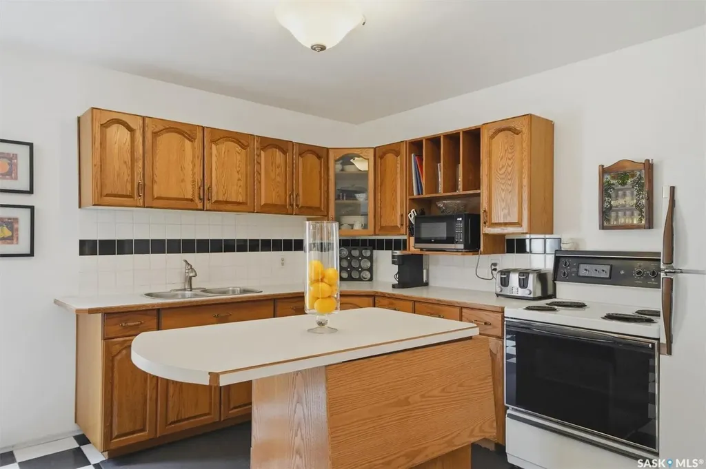 1003 6th Street E Saskatoon SK S7H 1E1