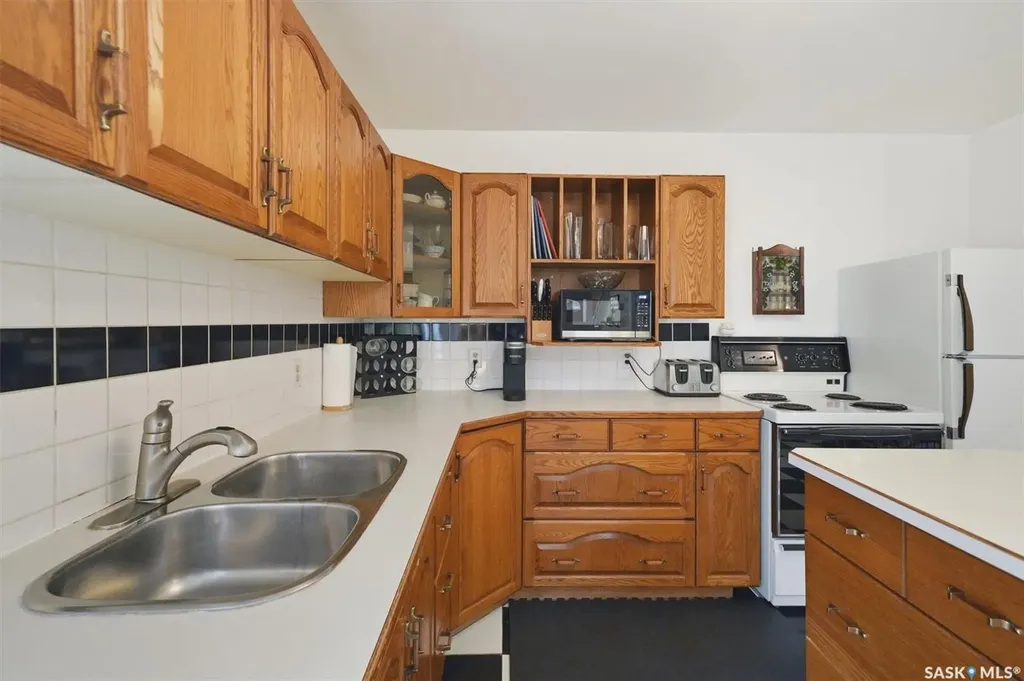 1003 6th Street E Saskatoon SK S7H 1E1